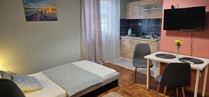 1 bedroom, iron/ironing board, Internet, bed sheets