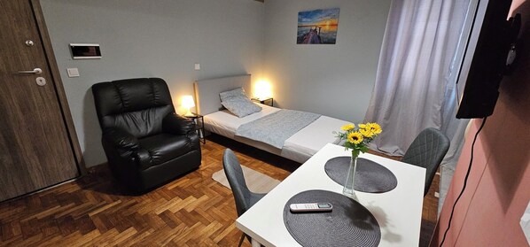 1 bedroom, iron/ironing board, Internet, bed sheets