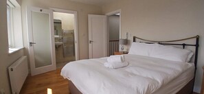 3 bedrooms, iron/ironing board, travel crib, internet