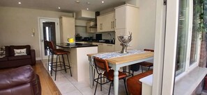 Interior - Spacious, LightFilled 3BD Home Beside Phoenix Park (Dublin)
