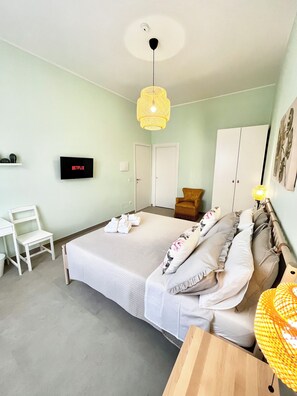 1 bedroom, WiFi, bed sheets