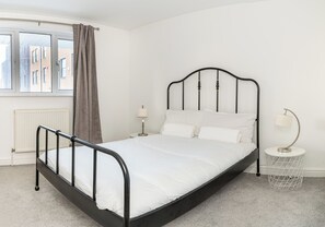 2 bedrooms, internet, bed sheets