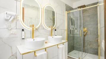 Superior King Room | In-room safe, desk, blackout drapes, soundproofing