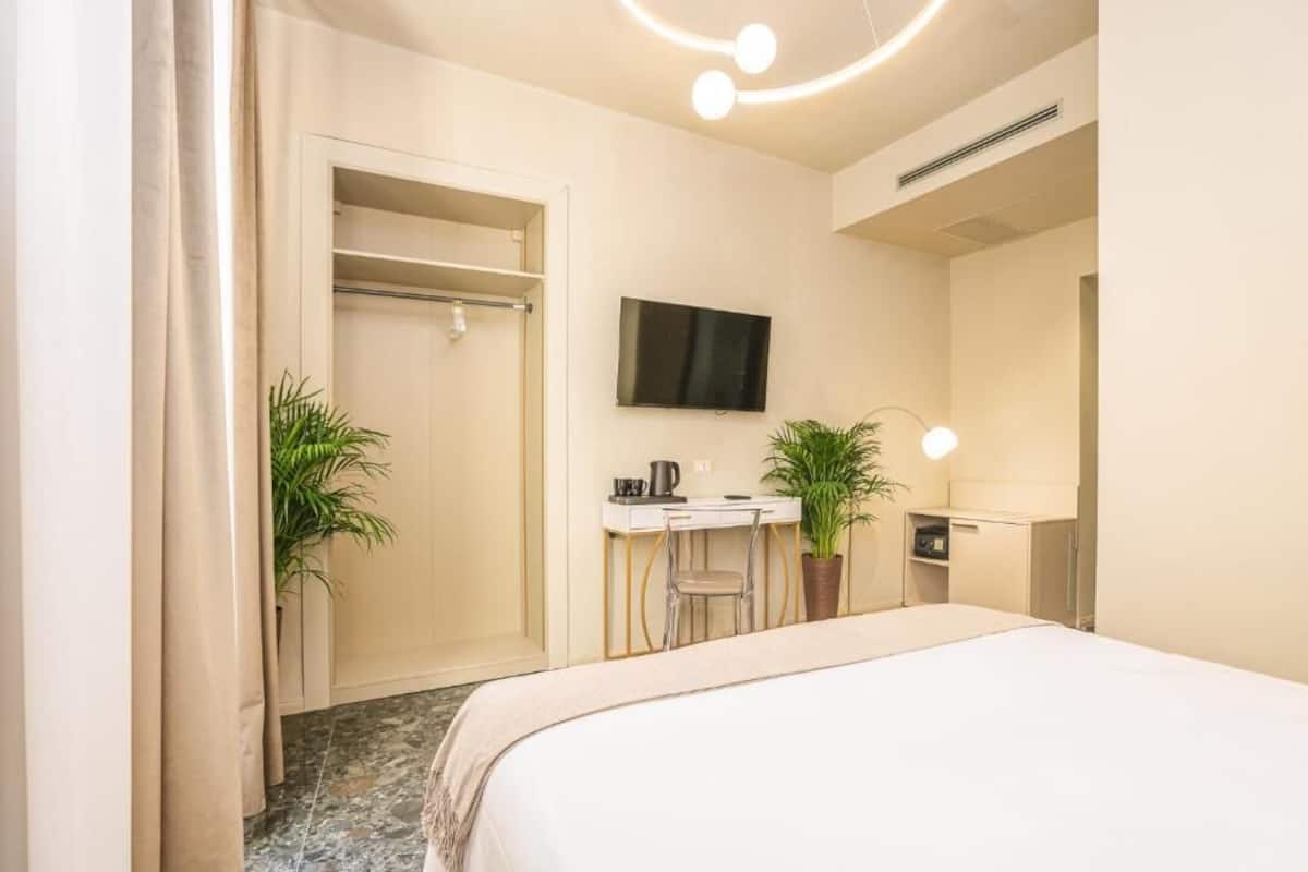 Standard Double Room, 1 Queen Bed, Private Bathroom | In-room safe, desk, blackout drapes, free WiFi