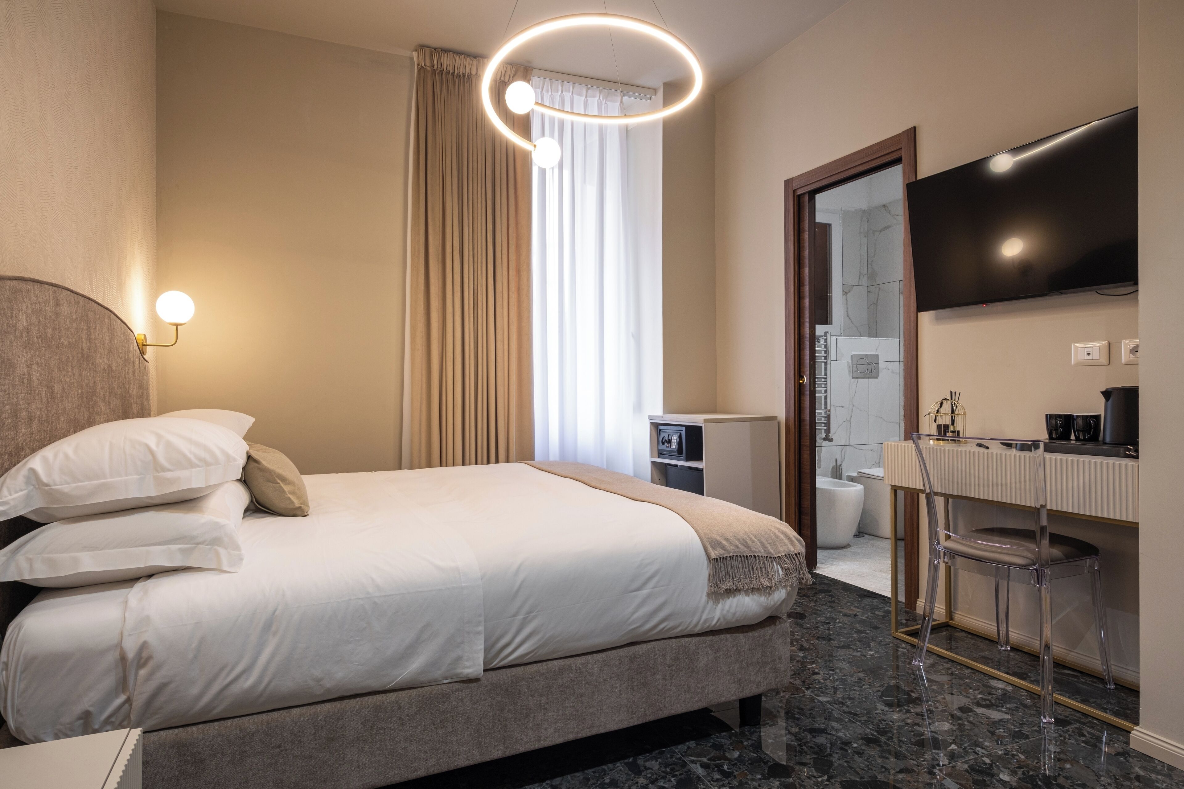 Standard Room | In-room safe, desk, blackout drapes, free WiFi