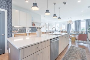 Huis | 4 slaapkamers, een bureau, snel internet