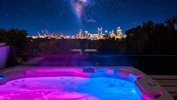 House | 4 bedrooms, desk, Internet