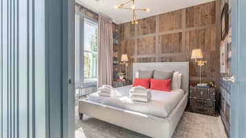 House | 4 bedrooms, desk, Internet