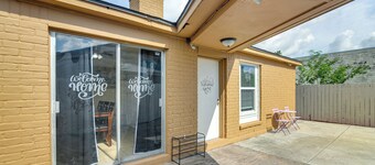 2 Mi to Chinatown: Pet-friendly Houston Home