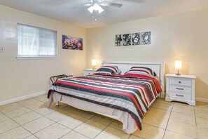 House (3 Bedrooms) | Interior - 2 Mi to Chinatown: Pet-friendly Houston Home (Houston)