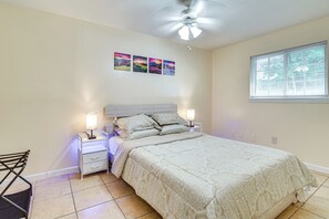 House (3 Bedrooms) | Interior - 2 Mi to Chinatown: Pet-friendly Houston Home (Houston)