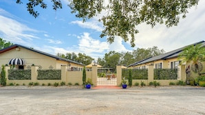 A gated property with a paved driveway and a small entrance gate. - Peaceful Weekend Rendezvous! Odessa Apartment (Odessa)