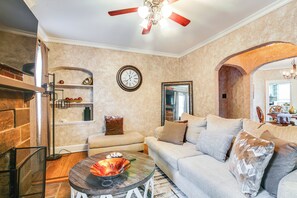 House (3 Bedrooms) | Interior - Fire Pit & Yard! Charming Home, 5 Mi to Fedexforum (Memphis)