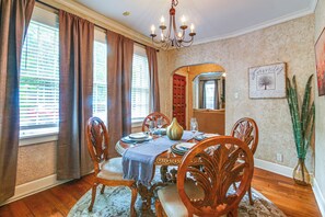 House (3 Bedrooms) | Interior - Fire Pit & Yard! Charming Home, 5 Mi to Fedexforum (Memphis)