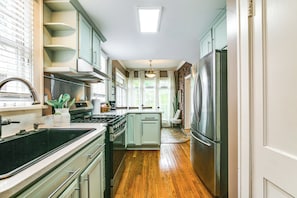 House (3 Bedrooms) | Interior - Fire Pit & Yard! Charming Home, 5 Mi to Fedexforum (Memphis)