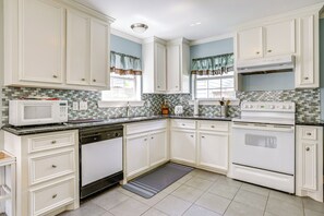 Cottage (2 Bedrooms) | Interior - Walk to Shops & Dining: Houston Heights Home! (Houston)