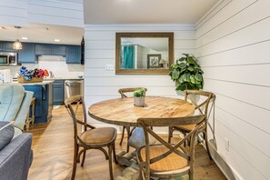 Interior - Easy Beach Access! Walkable Hilton Head Condo (Hilton Head Island)