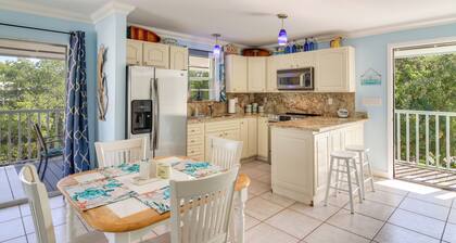 < 1 Mi to Pennekamp: Tranquil Escape w/ Dock