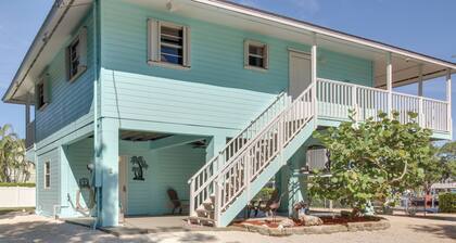 < 1 Mi to Pennekamp: Tranquil Escape w/ Dock