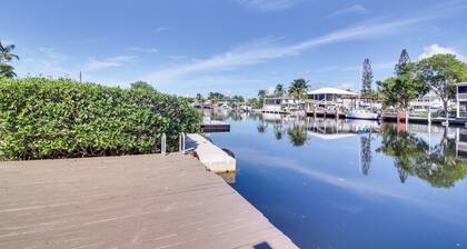 < 1 Mi to Pennekamp: Tranquil Escape w/ Dock