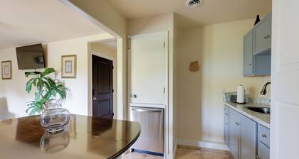 9 Mi to Uab: Tranquil Remote-work Escape!