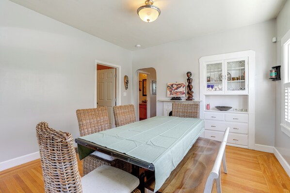 House (2 Bedrooms) | Interior