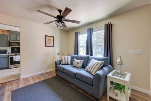 6 Mi to the Summit: Stylish Apt w/ Patio Access