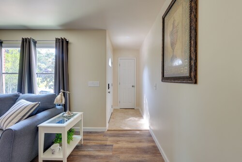 6 Mi to the Summit: Stylish Apt w/ Patio Access