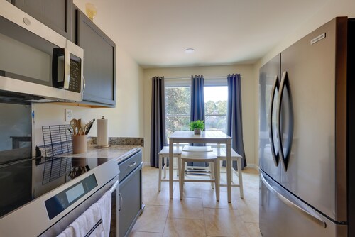 6 Mi to the Summit: Stylish Apt w/ Patio Access