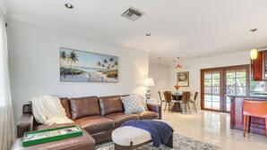Hús (4 Bedrooms) | Að innan