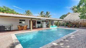 House (4 Bedrooms) | Front of property