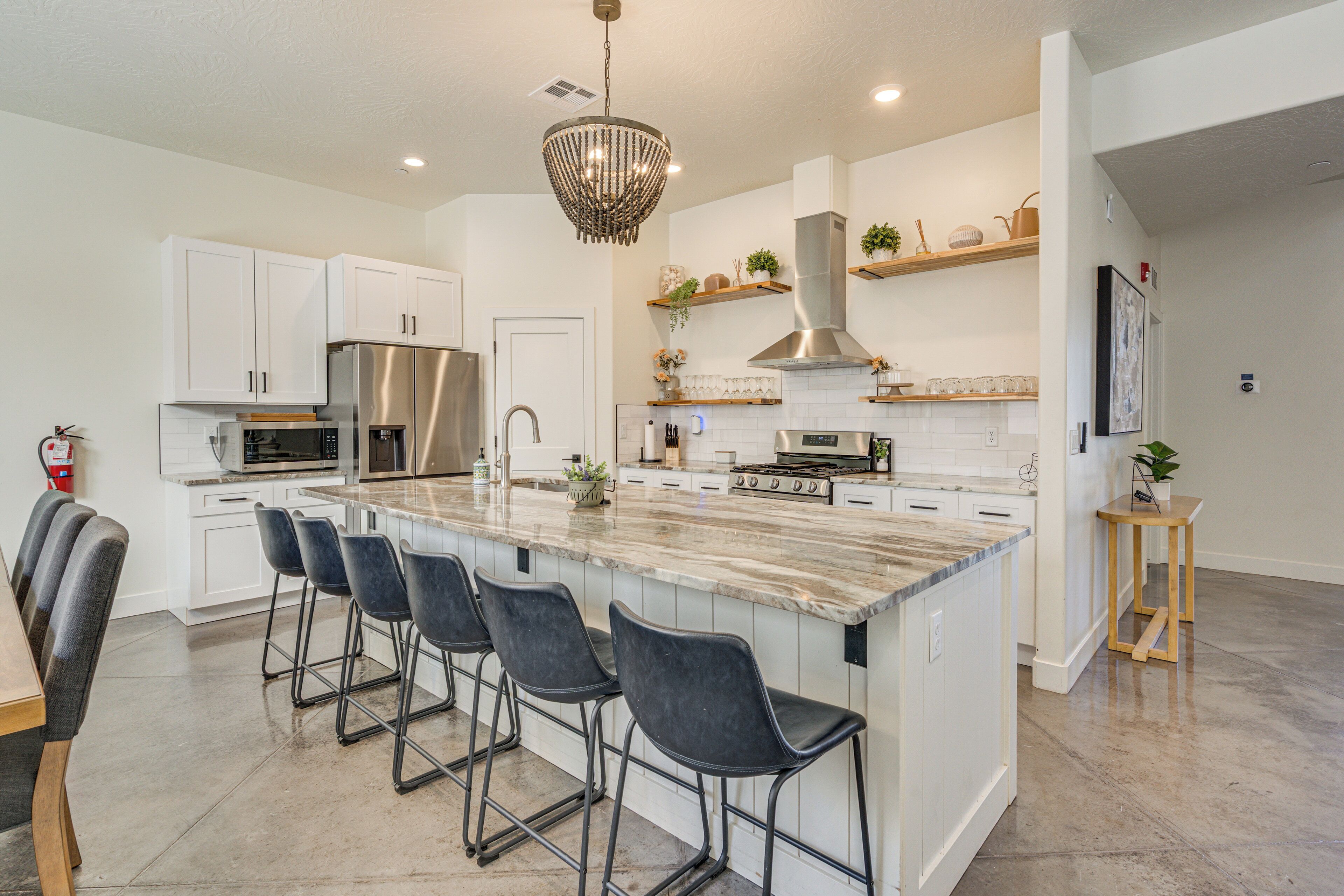 House (5 Bedrooms) | Interior