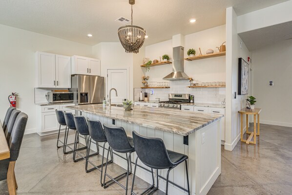 House (5 Bedrooms) | Interior