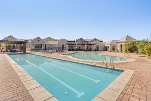 House (5 Bedrooms) | Interior