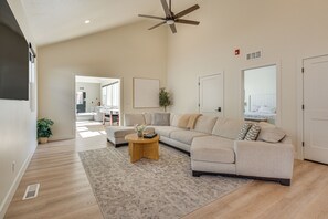 House (5 Bedrooms) | Interior