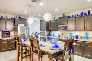 House (4 Bedrooms) | Interior - 4 Mi to Csub Campus: Spacious Home w/ Yard (Bakersfield)