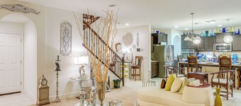 4 ไมล์ถึง ซีเอสยูบี แคมปัส: บ้านกว้างขวางพร้อมสนามหญ้า