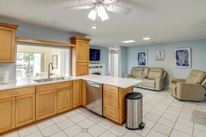 House (3 Bedrooms) | Interior