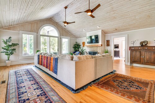 Mtn Views, Deck, Porches & Patio: Asheville Escape