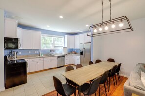 House (5 Bedrooms) | Interior