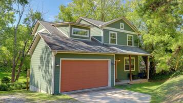 House (5 Bedrooms) | Interior