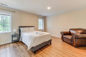 Interior - Classic Colonial Home w/ Private Yard in Richmond! (Richmond)