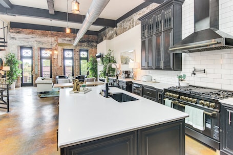 Apartment (3 Bedrooms) | Interior. Modern Dtwn Condo w/ Balcony in Hendersonville