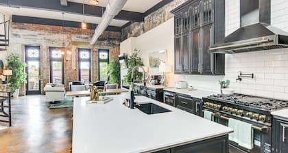 Modern Dtwn Condo w/ Balcony in Hendersonville