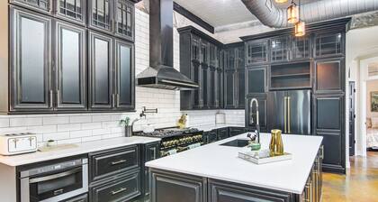 Modern Dtwn Condo w/ Balcony in Hendersonville