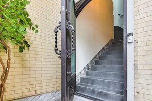 Interior - Modern Dtwn Condo w/ Balcony in Hendersonville (Hendersonville)