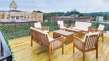 Apartment (3 Bedrooms) | Front of property