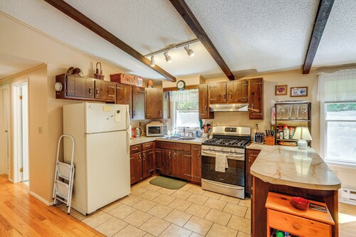 Quiet All-season Creekside Escape in Upstate!