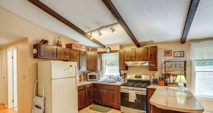 Quiet All-season Creekside Escape in Upstate!
