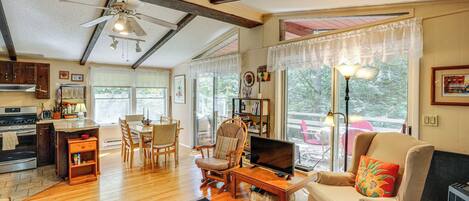 House (3 Bedrooms) | Interior